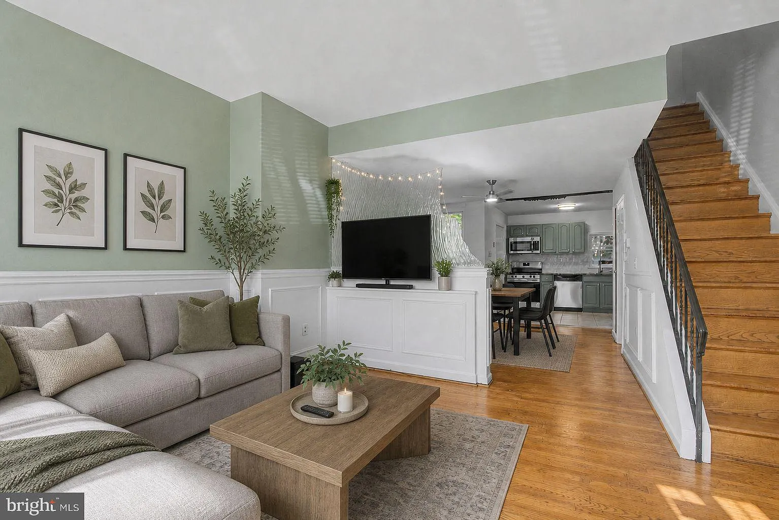 5 bed, 2.0 bath, 1800 sqft, $2,995 — Photo 1