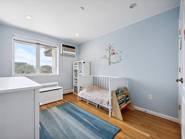 2511 Ocean Avenue image 9 of 21