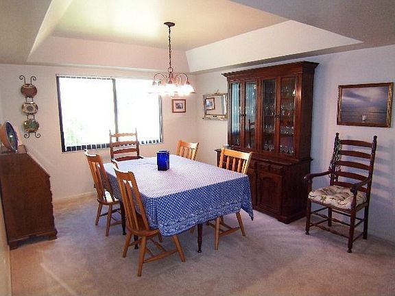 Formal Dining Rm-New Carpeting