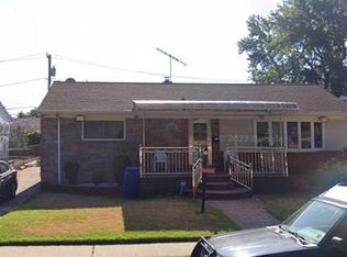 505 Parkway Dr, Elmont, NY 11003