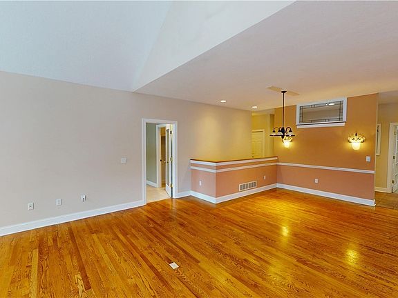5th image of 891 Stonewater Dr