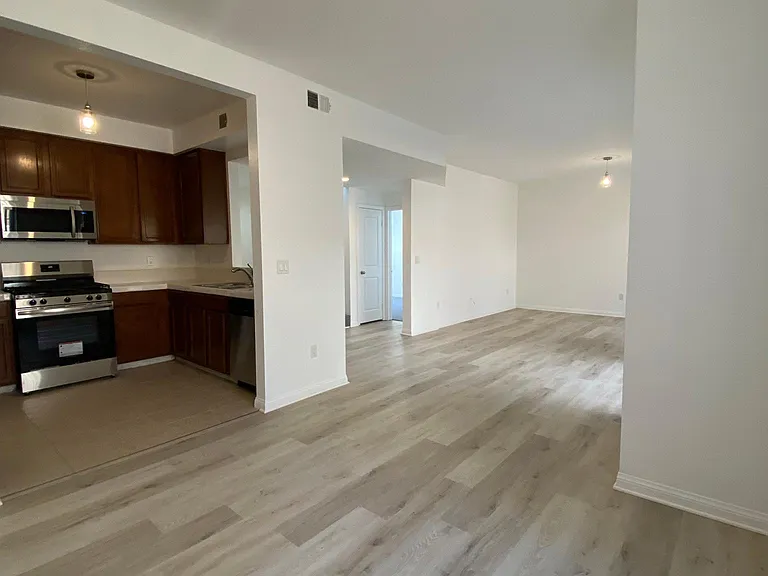9731 Vesper Ave #9 — Photo 10