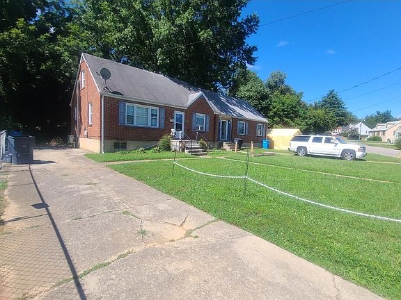3rd image of 1060 Palm Ave NW