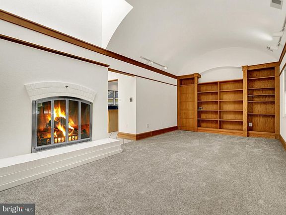 5th image of 5001 Bradford Dr
