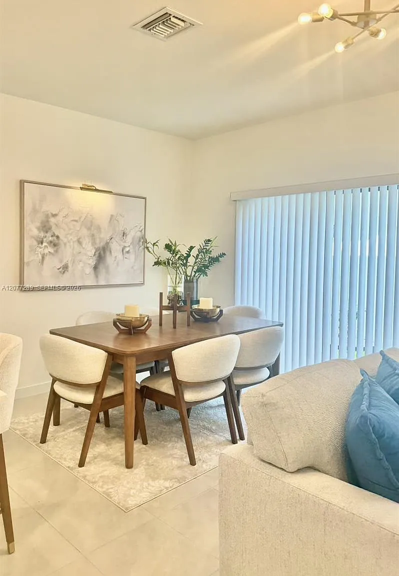 3 bed, 2.5 bath, 1466 sqft, $2,800 — Photo 3