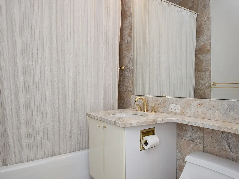 200 Riverside Blvd #14G — Photo 5