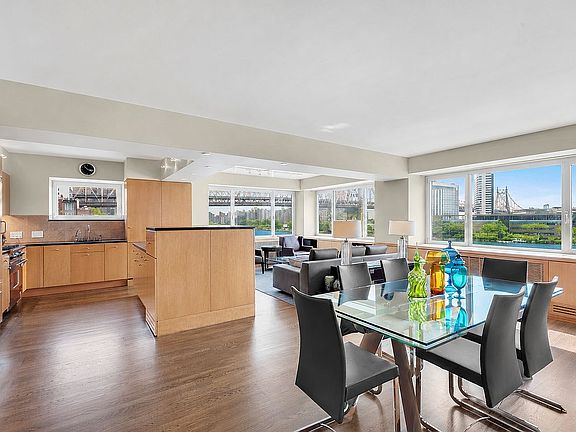 3rd image of 25 Sutton Pl S APT 5F
