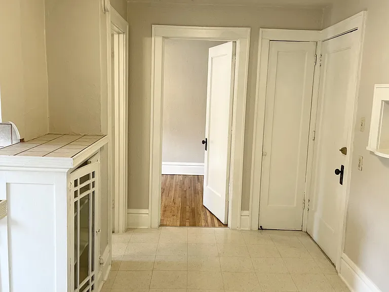 1576 Portland Apartments — Photo 5