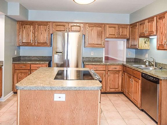 2nd image of 1608 Fanwood Ct