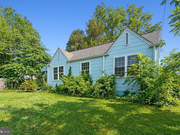 3rd image of 3040 Westfall Pl