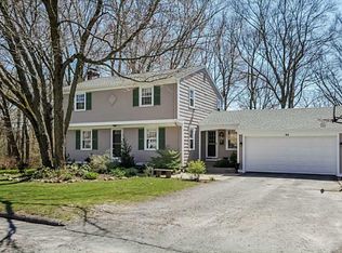 40 Maplewood Dr, East Greenwich, RI 02818