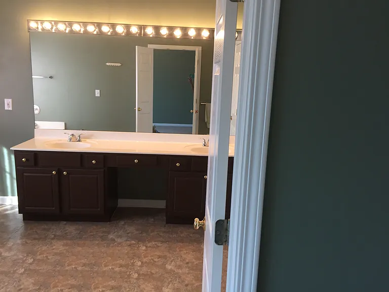 6075 Pattingham Dr — Photo 28