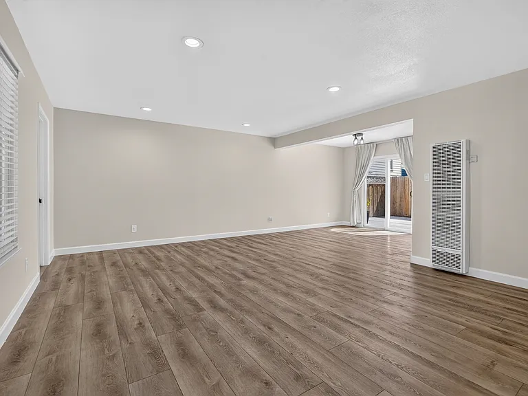 407 Riker St — Photo 4