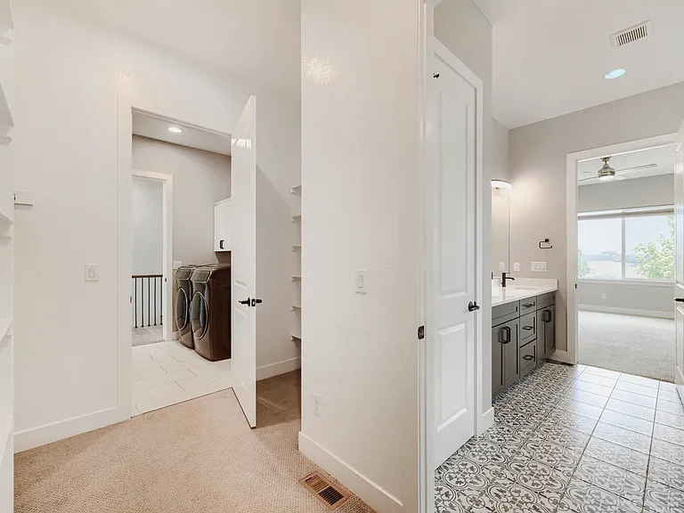 687 Easton Ct — Photo 14