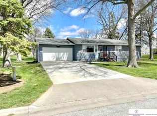 302 E Jaycee St, Avoca, IA 51521