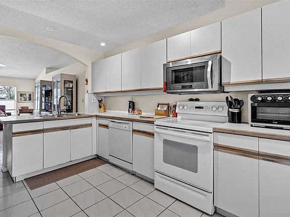 5th image of 13325 NW 11th Place