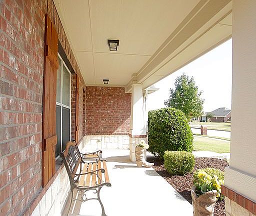 5th image of 119 Rockbrook Dr