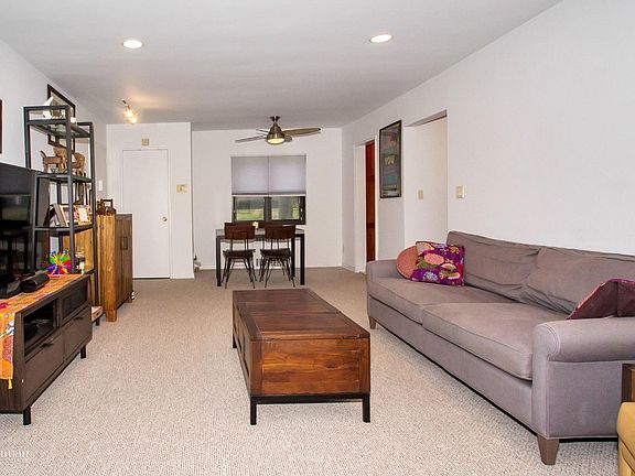 4th image of 313 Main St APT A