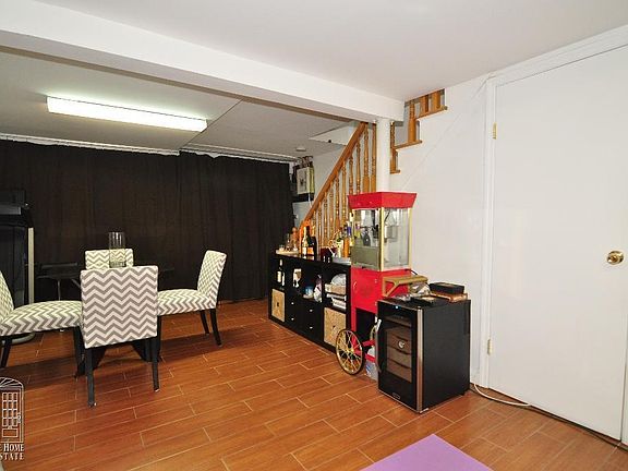 5th image of 3977 44th St