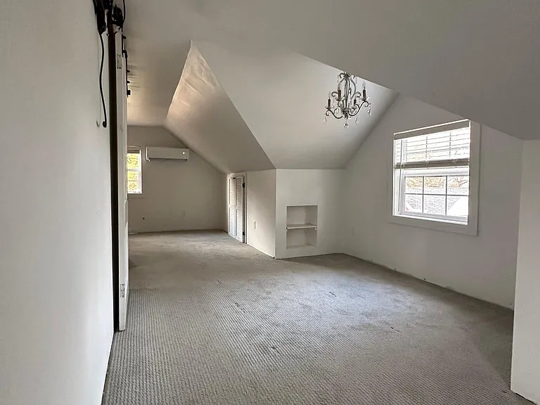 208 Pope St — Photo 10