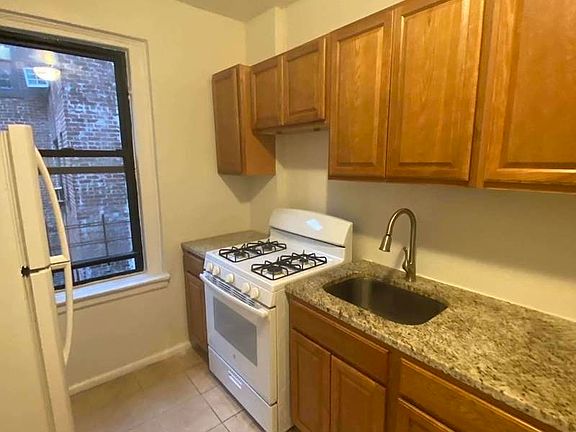 2nd image of 1462 Taylor Ave APT 18