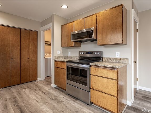 5th image of 990 Highline Dr