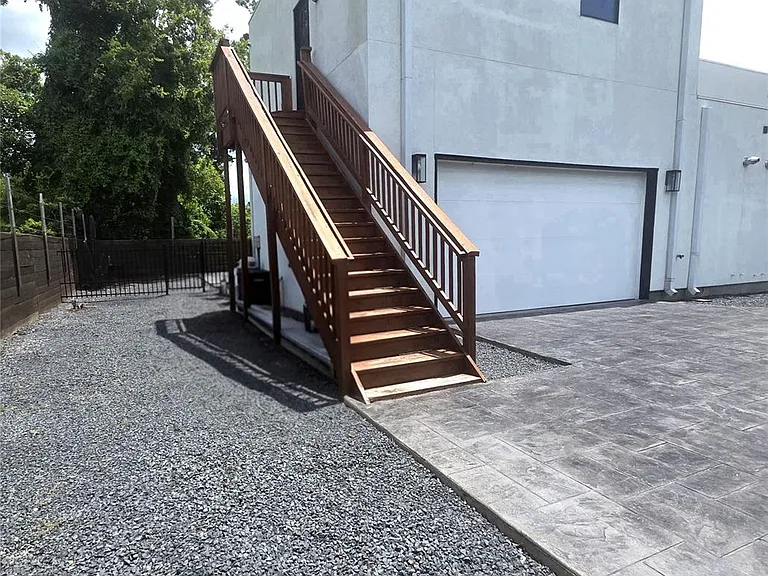 2438 Walcott Ln — Photo 1