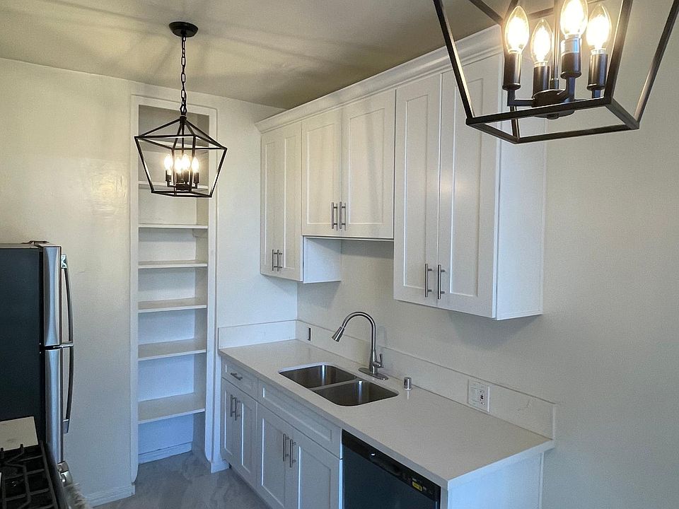 1st image of 4848 Lexington Ave #112