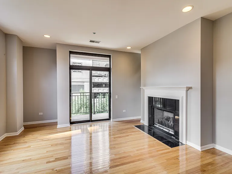 33 W Huron St #305 — Photo 11