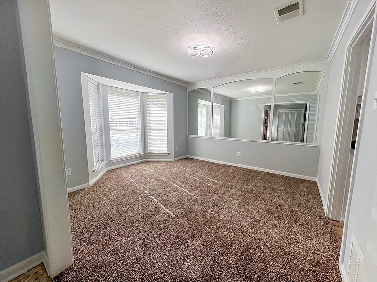 9206 Sharpview Dr — Photo 7
