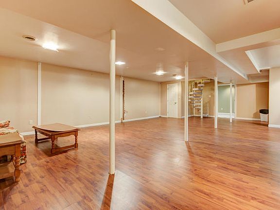 4th image of 509 Deep Hollow Ln