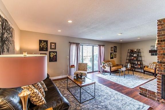 3rd image of 1818 Galen Dr