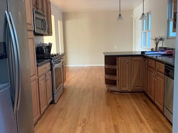 kitchen with stainless steel appliances and gas stove with 5 elements