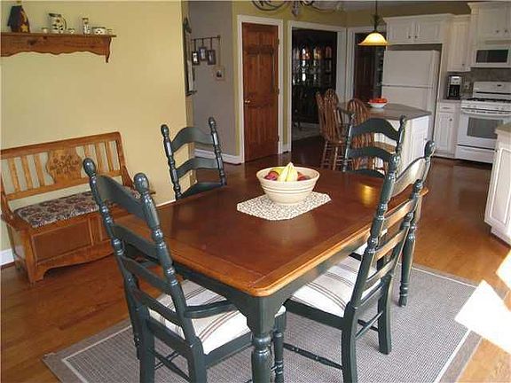 4th image of 1324 Majestic Woods Dr