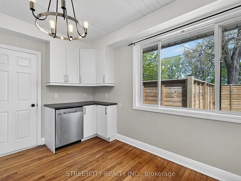 1055 Commissioners Rd E — Photo 14