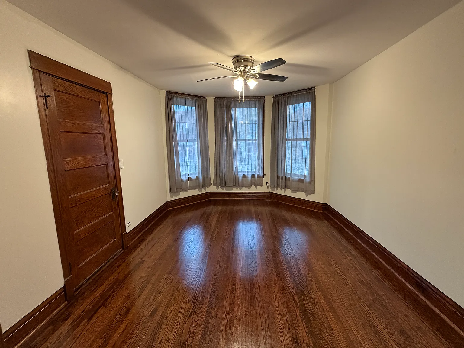 2 bed, 950 sqft, $1,600 — Photo 4