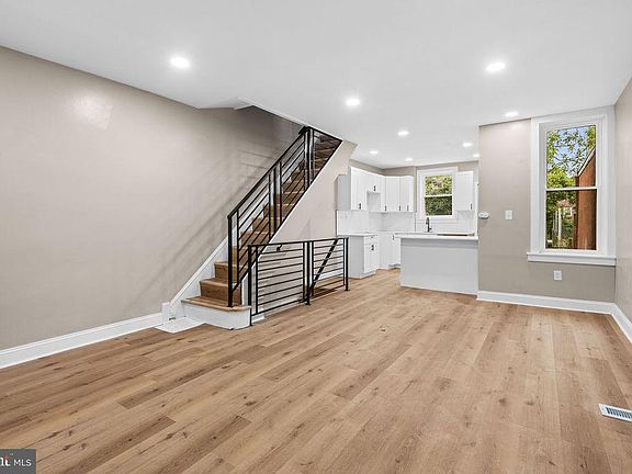3rd image of 1121 W 8th St