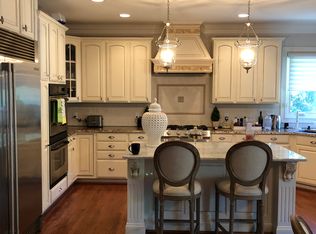 6711 Sandy Shores Dr, Loveland, OH 45140