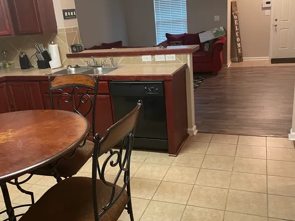 (undisclosed Address), Gonzales, LA 70737