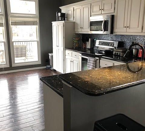 4th image of 10224 W 126th Ter