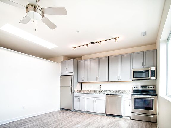 2nd image of 1312 Bainbridge St #204