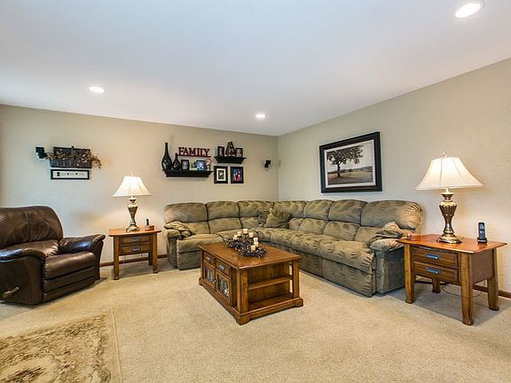 3rd image of 10685 Skylark Dr