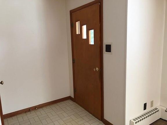 2nd image of 507 List St