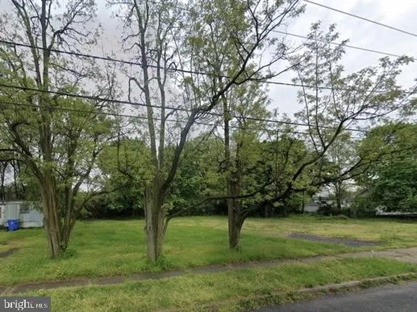 30 E 2nd St, Burlington, NJ 08016