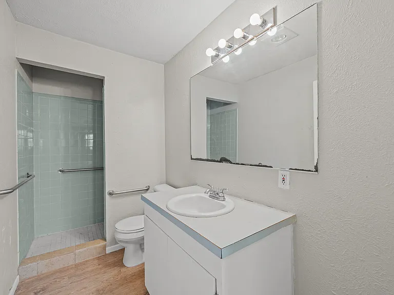 2612 E Auburn St — Photo 15