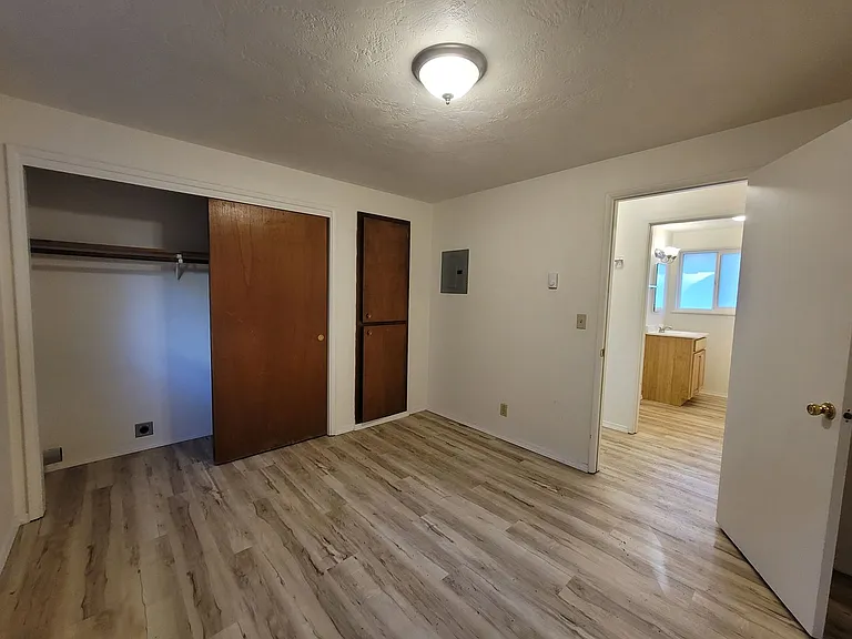 1187 W 8th Ave — Photo 5