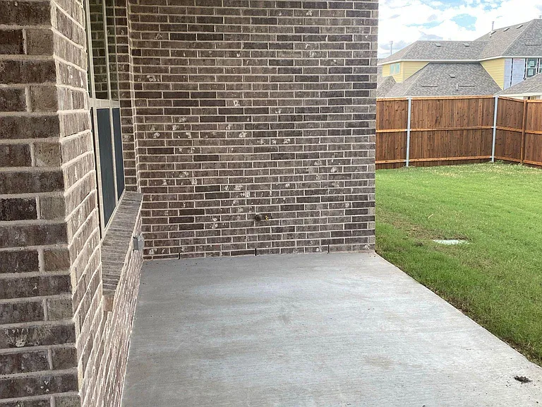 905 Amy Blvd — Photo 2