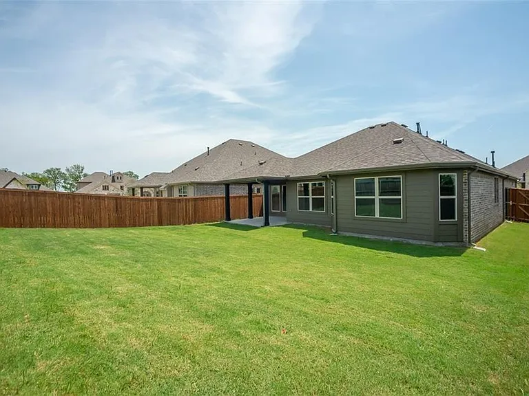 1829 Meadow Trail Ln — Photo 11