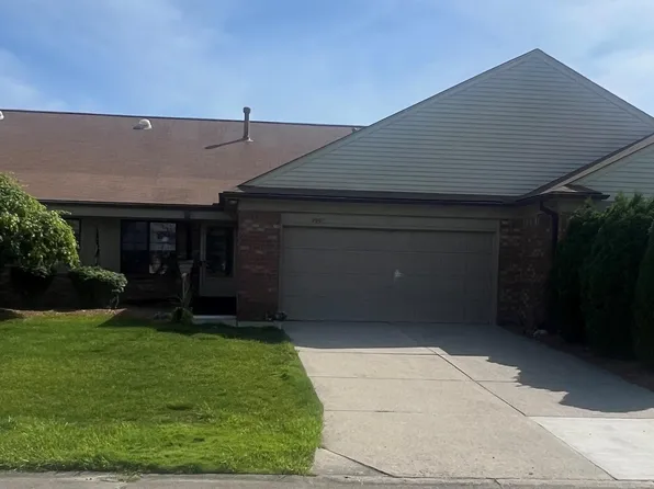 20611 Pine Meadow Dr, Clinton Township, MI 48036