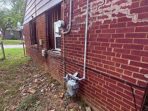 3rd image of 752 S Miller Ct